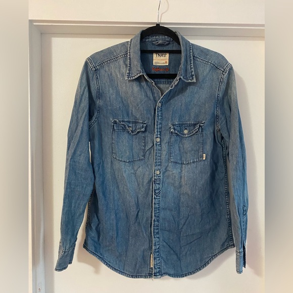 Aritzia - TNA - Boyfriend Fit Denim Shirt - Picture 1 of 3